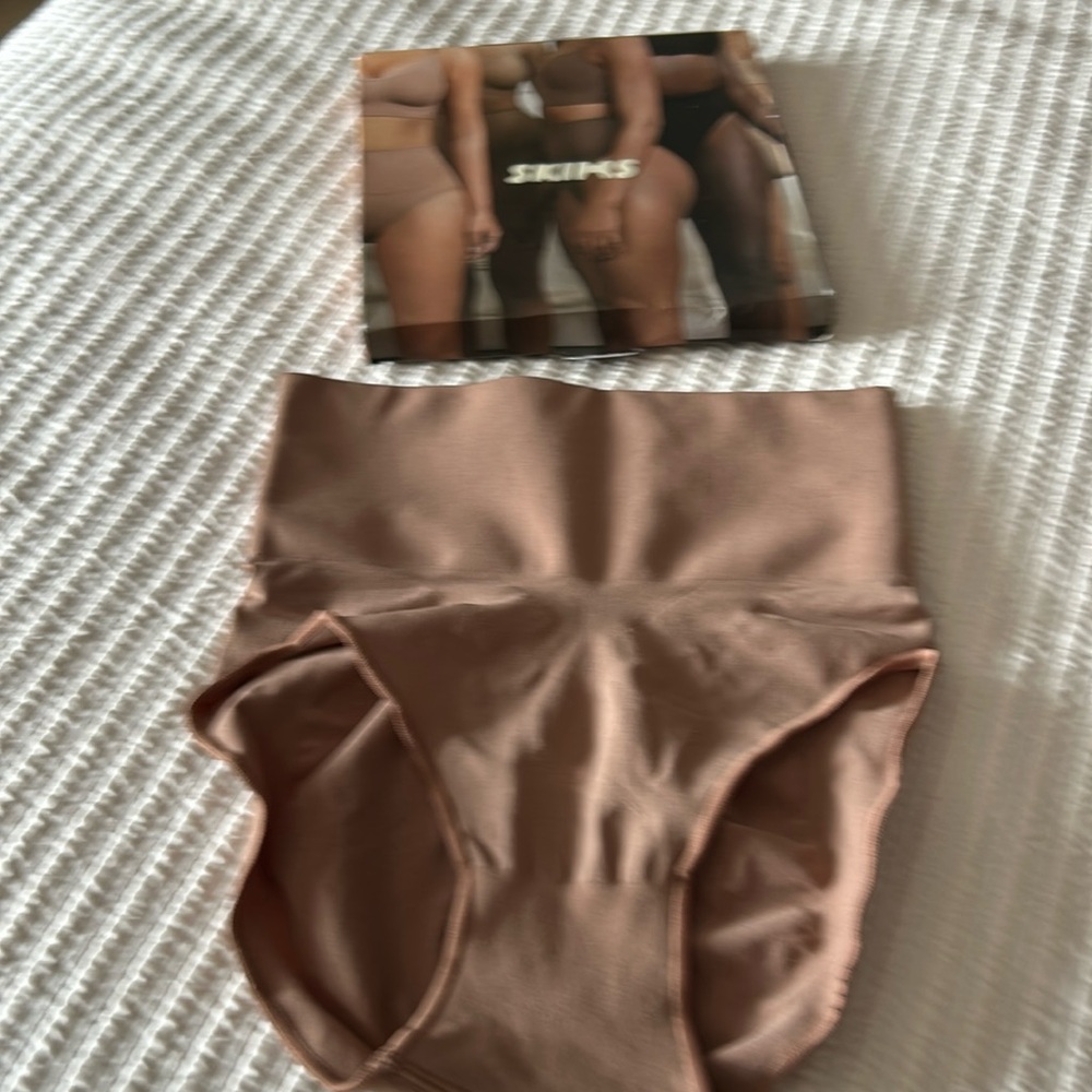 Skim panty size s/m nib